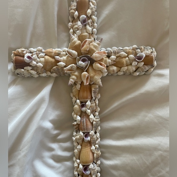 Beach Shell Cross - Picture 2 of 3